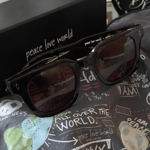 PEACE LOVE WORLD Reflective San Marino Sunglasses Black - Picture 7 of 16
